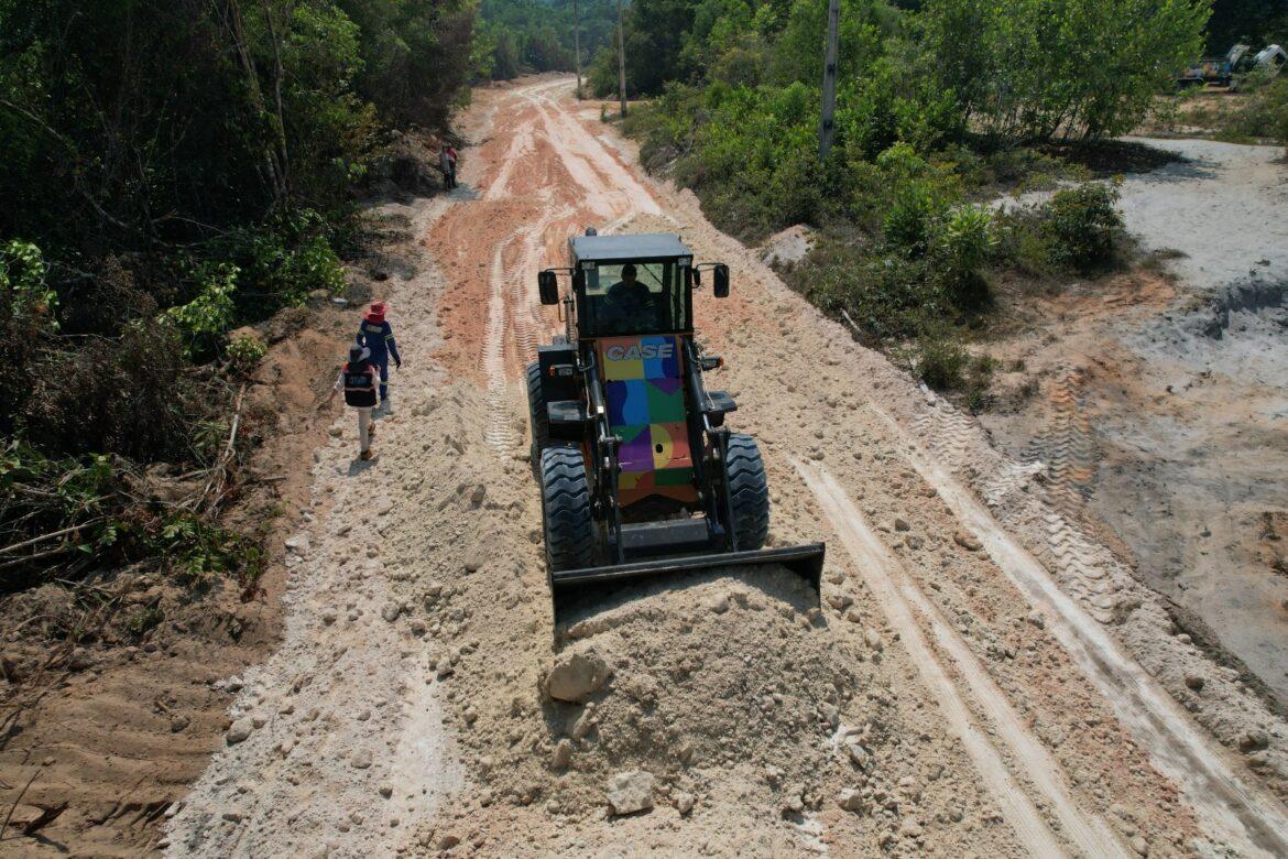 Prefeitura avança com pavimentação de ramal e conclui terraplanagem na comunidade Água Branca 1