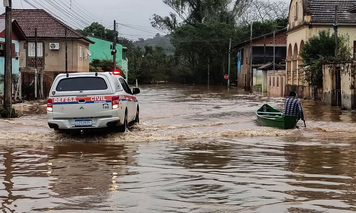 Número de mortes por enchentes no RS aumenta para 176