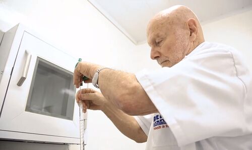 CMR: nova marca homenageia um dos mais longevos veterinários