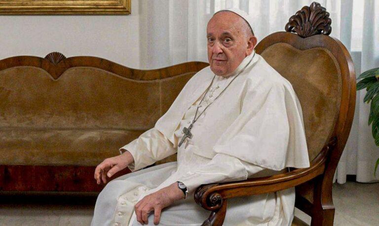 Papa Francisco apresenta leve melhora na saúde, segundo Vaticano