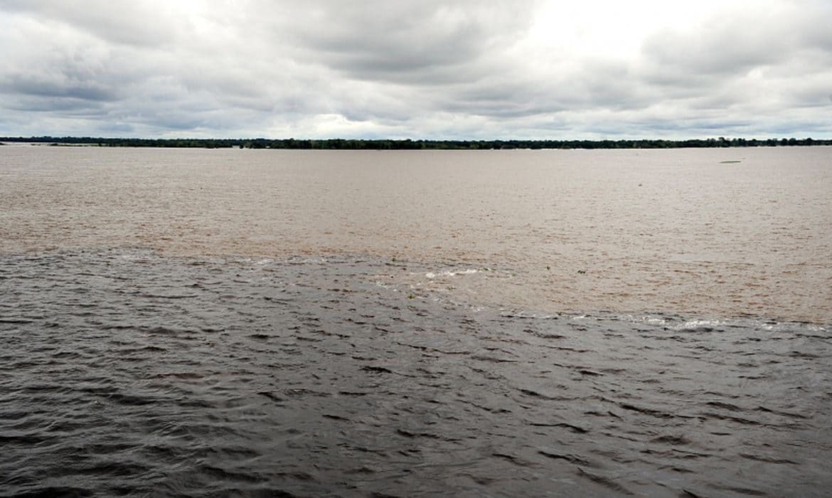 Após seca severa Rio Amazonas começa a subir
