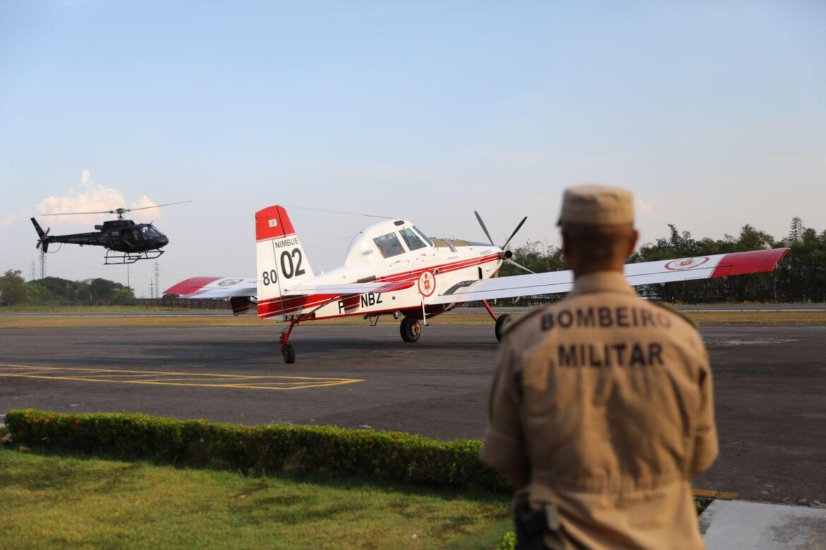 Governo do Amazonas recebe suporte de aeronaves para intensificar combate às queimadas