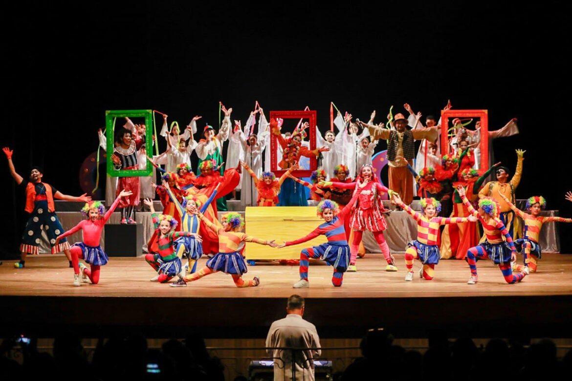 Musical “Pluft, Plaft, Zumm” é prestigiado por mais de mil pessoas nas sessões de estreia no Teatro Amazonas