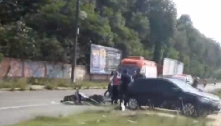 Homem atropela motociclista após fzer retorno irregular em canteiro central