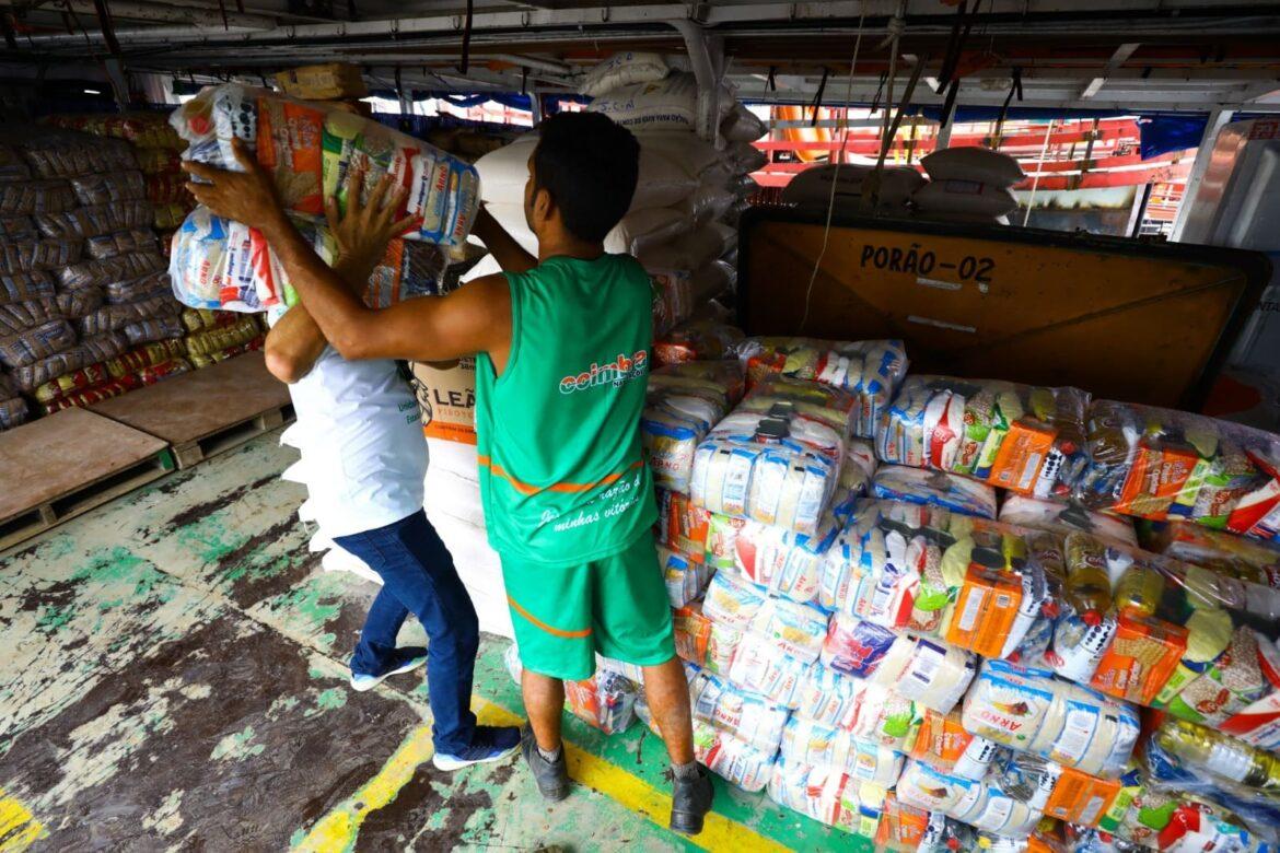 Cestas básicas são embarcadas para apoiar famílias atingidas pela estiagem na RDS Rio Amapá
