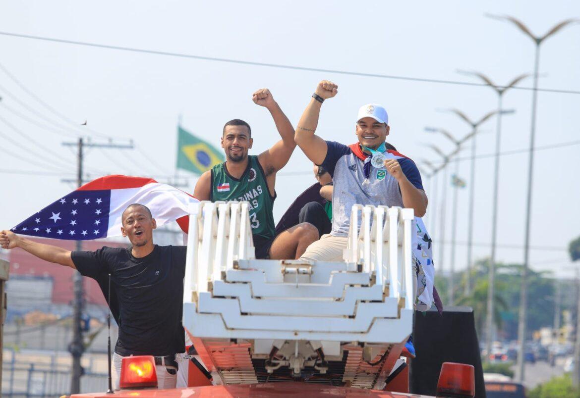 Carreata dos Campeões homenagea atletas amazonenses