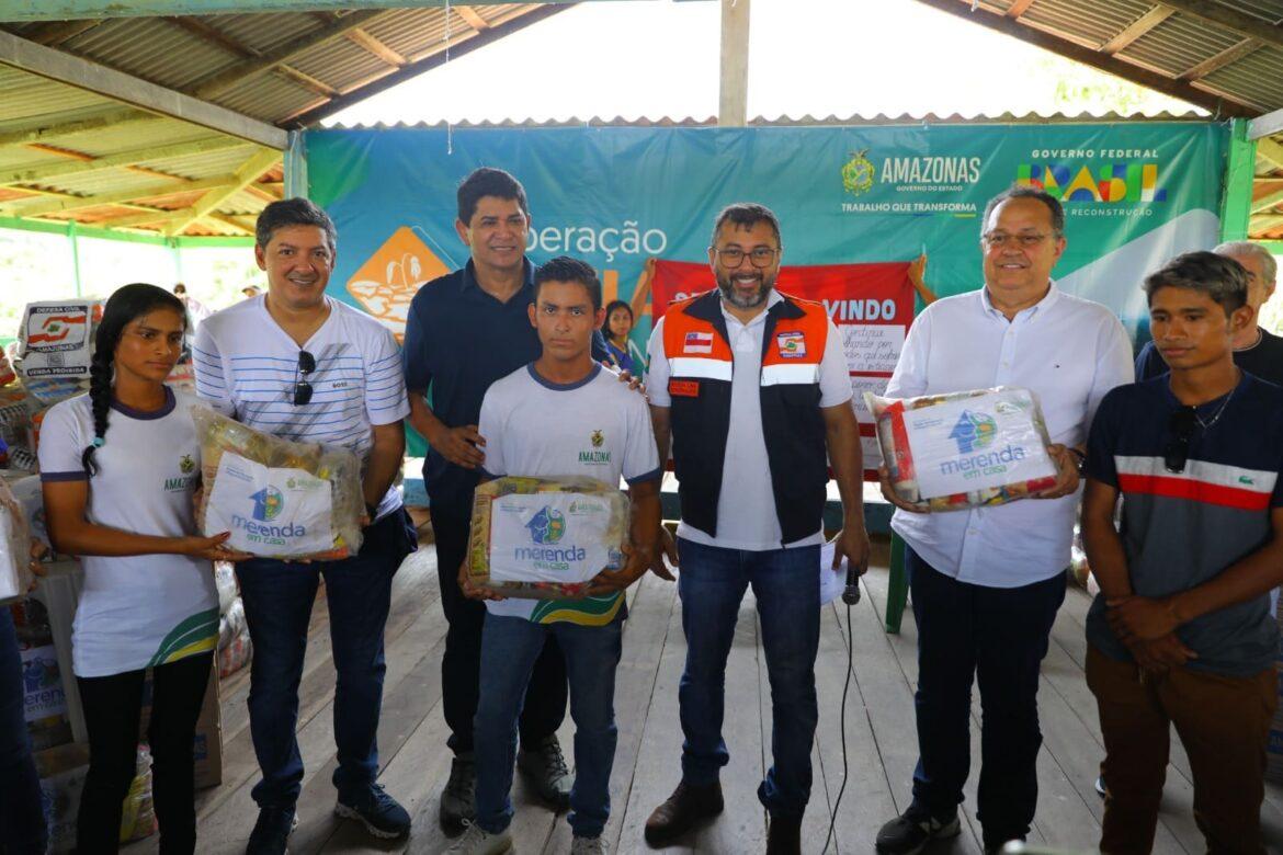 Governo do Amazonas entrega cestas básicas e kits do “Merenda em Casa” a famílias afetadas pela estiagem em Parintins