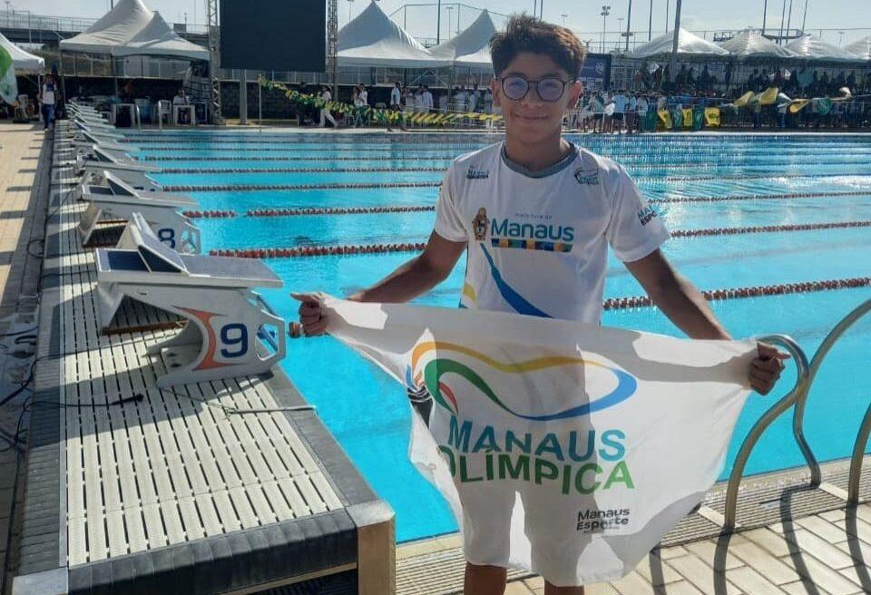 Nadador do ‘Manaus Olímpica’ chega a duas finais e atinge as melhores marcas pessoais no brasileiro infantil em Recife
