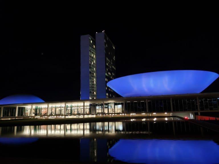 Congresso é iluminado de azul como alerta para prevenção ao câncer de próstata