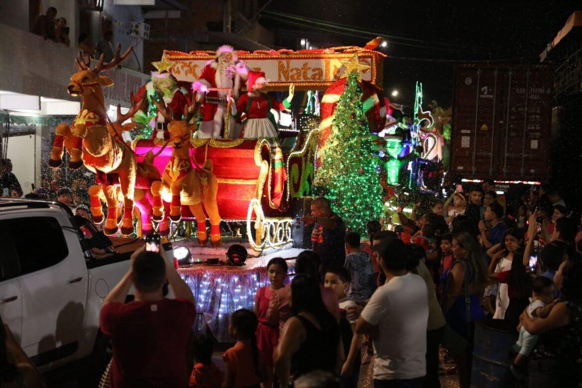 Luzes e emoções marcam a 8ª Parada Natalina da prefeitura na zona Leste de Manaus