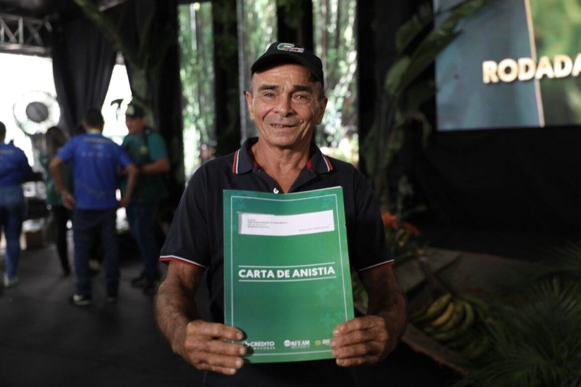 45ª Expoagro: produtores rurais recebem carta de anistia e fomentos agrícolas do Governo do Amazonas