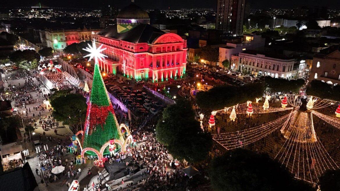 Com a iluminação da Árvore de Natal, programação do Largo São Sebastião é marcada por grandes estreias