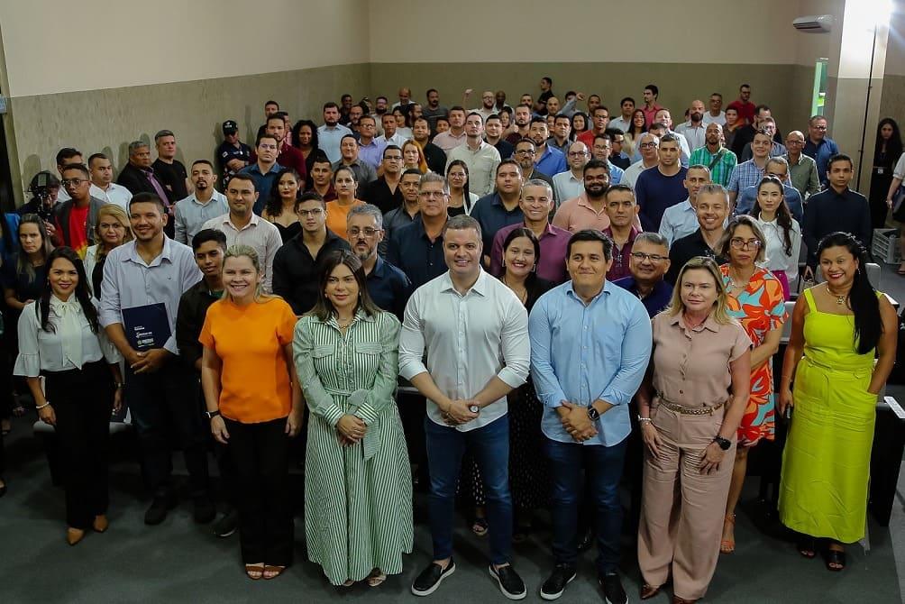 Detran Amazonas empossa 80 novos servidores aprovados em concurso público