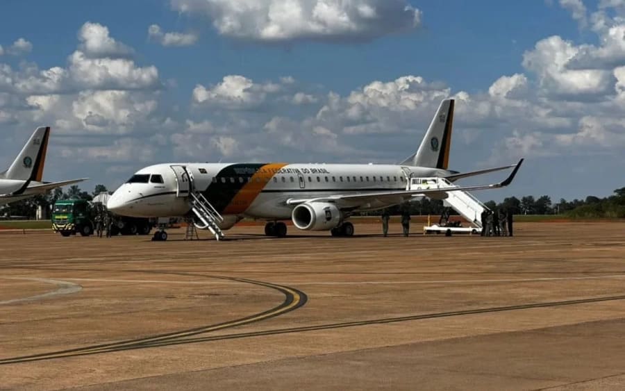 Avião com brasileiros decola do Egito rumo ao Brasil