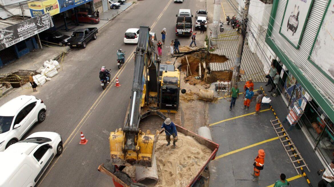Prefeitura de Manaus realiza obra emergencial na avenida Tefé
