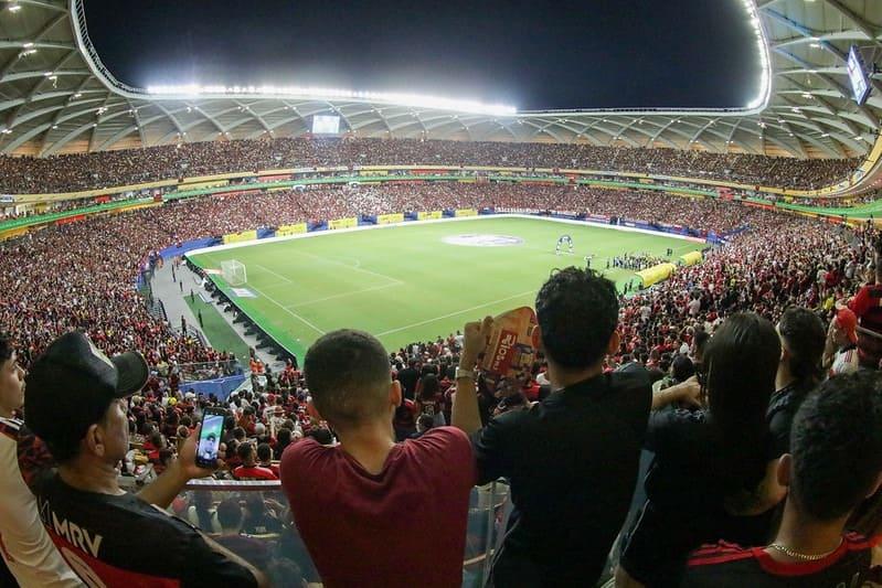 Torcedores amazonenses comemoram jogo entre Flamengo e Audax-RJ na Arena da Amazônia