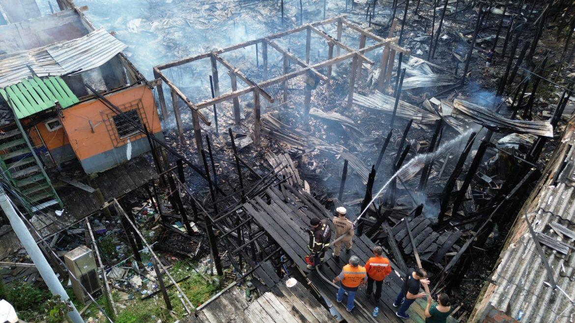 Governo do Amazonas monta operação de ajuda humanitária para atingidos por incêndio no Centro de Manaus