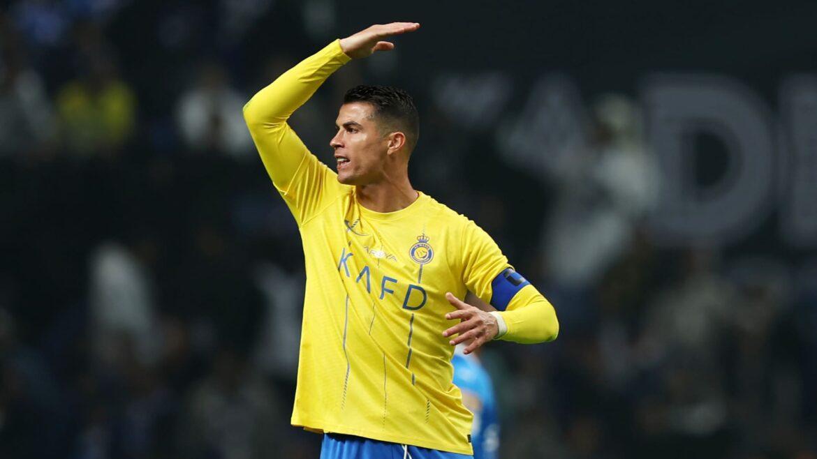 Cristiano Ronaldo é suspenso por um jogo e multado após gesto obsceno