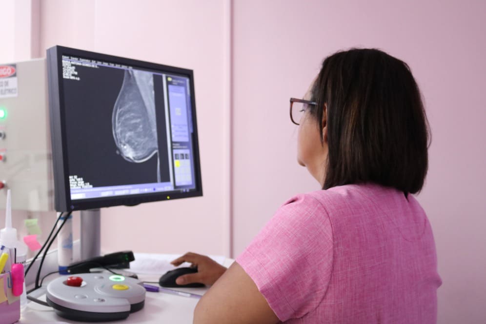 Mamografia é essencial para o diagnóstico precoce do câncer de mama, destaca FCecon