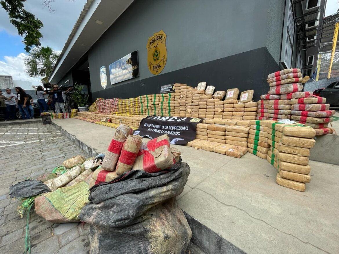 Polícia Civil do Amazonas apreende cerca de uma tonelada de drogas no rio Solimões, avaliada em R$ 9,5 milhões
