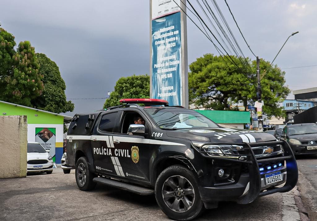 Policiais civis cumprem mandado de prisão por roubo