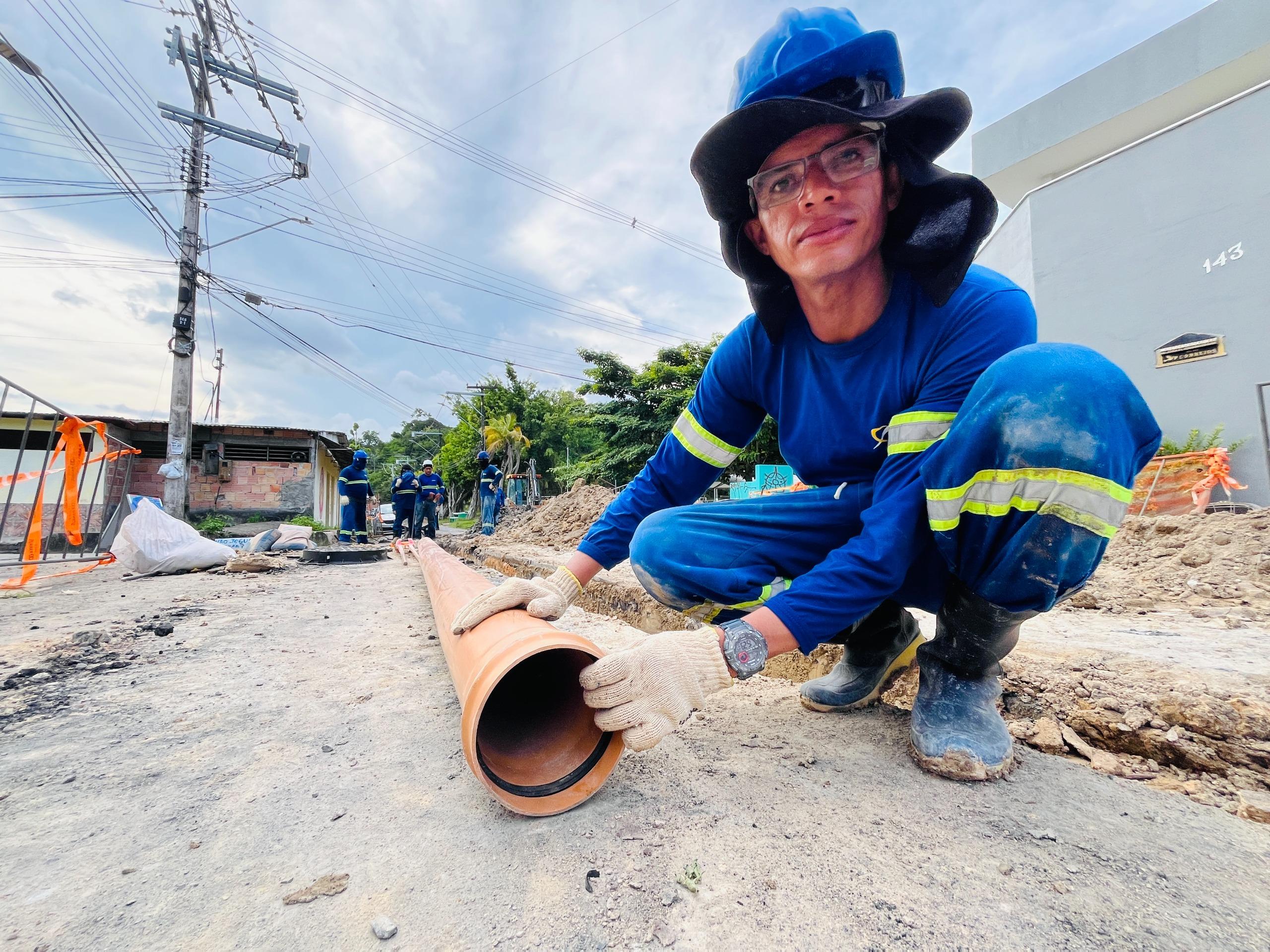 Trata Bem Manaus: Obras de implantação de rede de esgoto chegam à Rua Tapajós, no Centro de Manaus, neste fim de semana