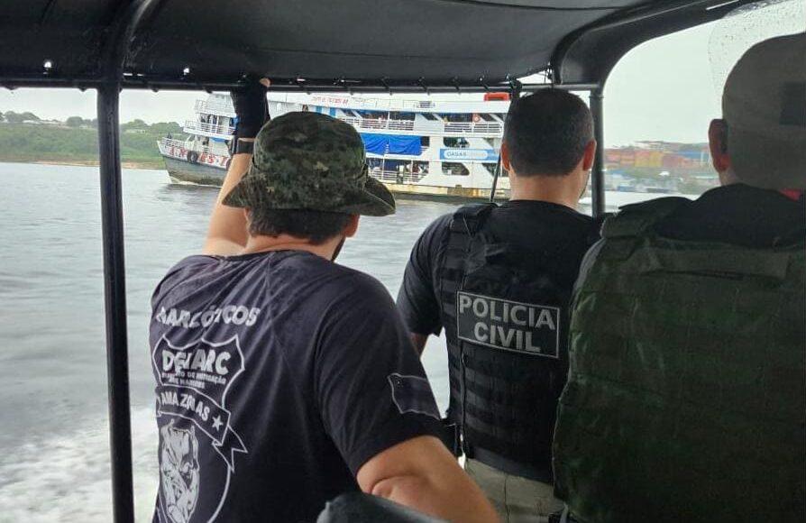 Após apreensão de drogas na Base Arpão I, polícia prende três indivíduos e apreende embarcação