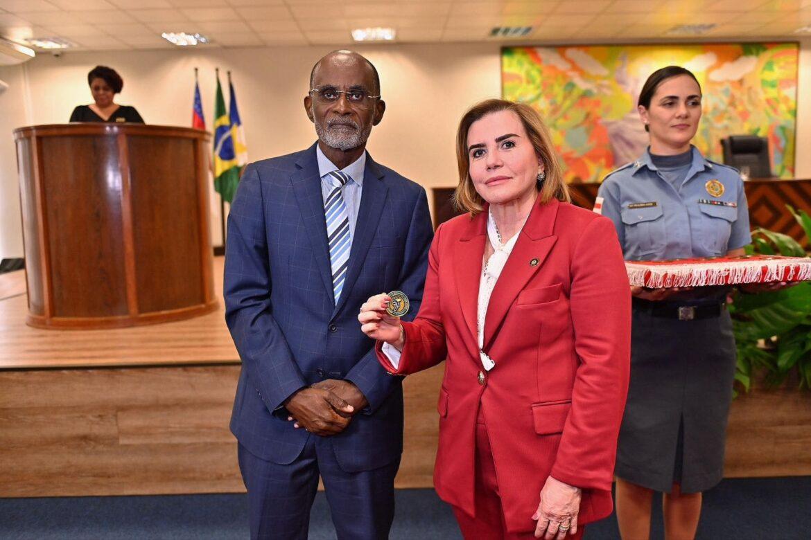 Conselheiros do TCE-AM são homenageados pelo TRT-11