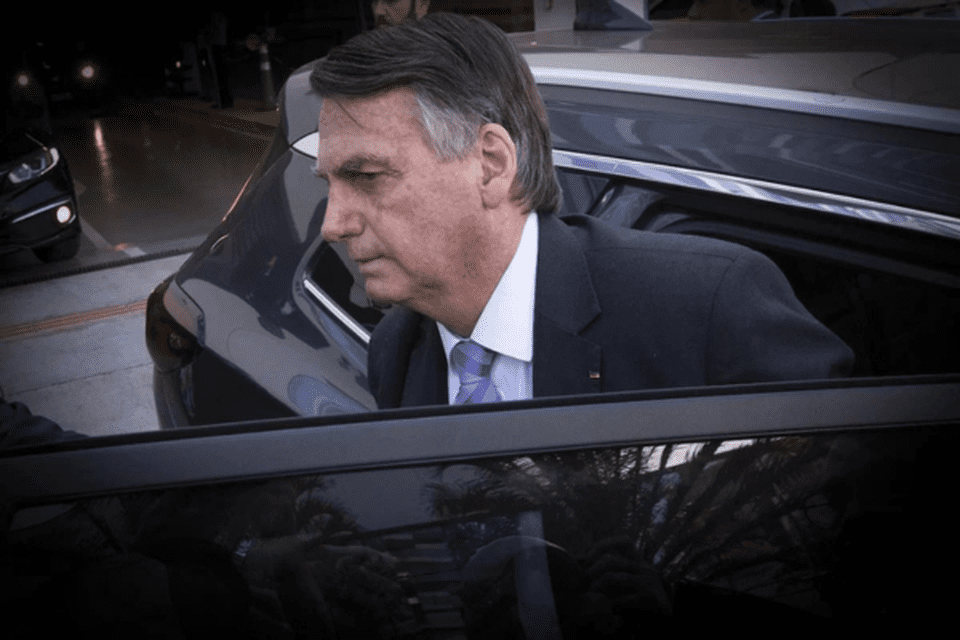 Bolsonaro chega à PF para depor em inquérito de tentativa de golpe