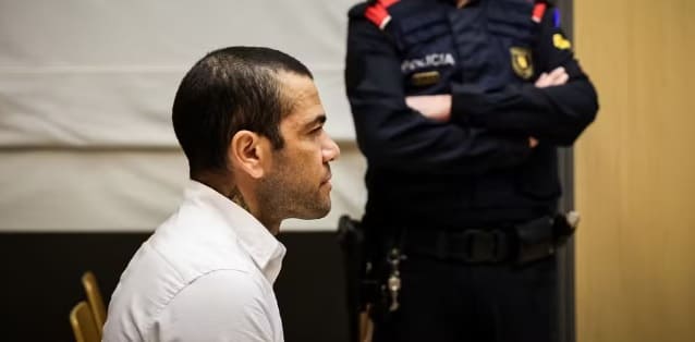 Daniel Alves é convocado para voltar ao tribunal na Espanha e pode ouvir sentença