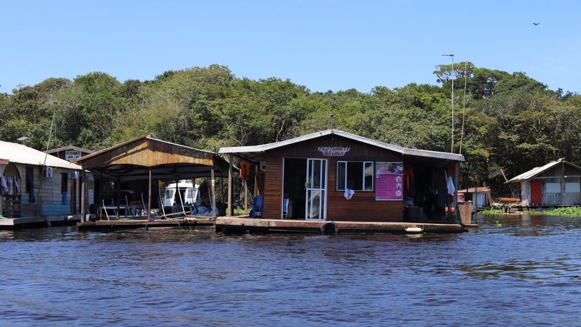 Justiça suspende ordem de retirada dos flutuantes do Tarumã-Açu, em Manaus