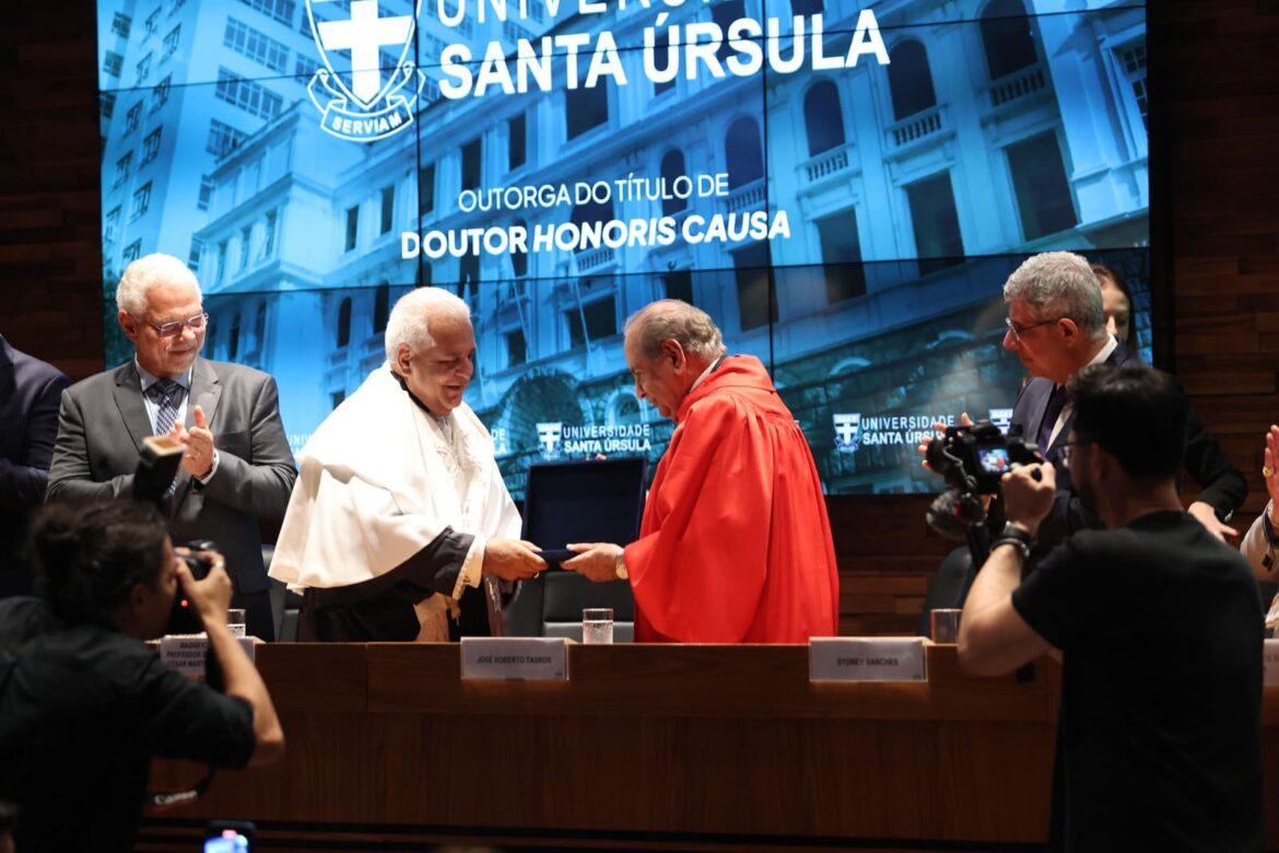 Presidente do Sistema CNC-Sesc-Senac, José Roberto Tadros recebe título de Doutor Honoris Causa, conferido pela Universidade Santa Úrsula