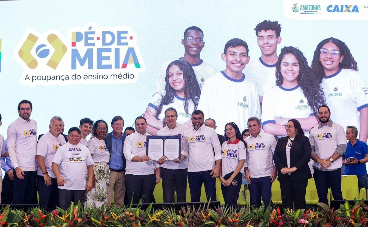 Presidente da Aleam, Roberto Cidade participa do evento de lançamento do programa Pé-de-Meia no Amazonas