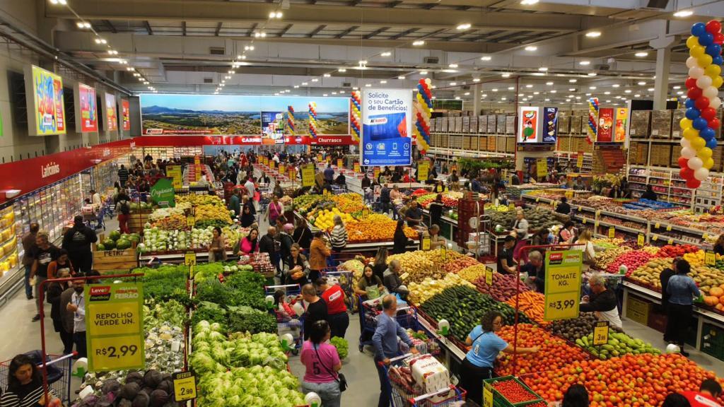 Soluções tecnológicas ampliam eficiência de grupo de supermercados de SC