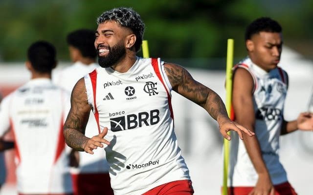Gabigol participa de treino do Flamengo e deve enfrentar o Fluminense