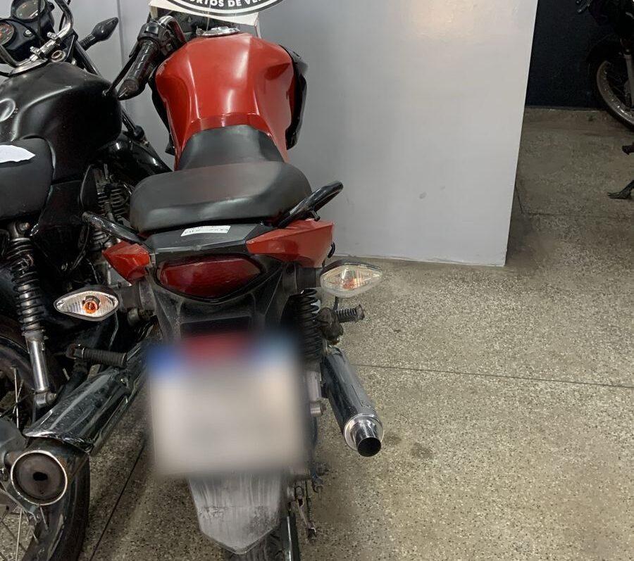 Homem é preso após tentar vender motocicleta clonada e com restrição de furto