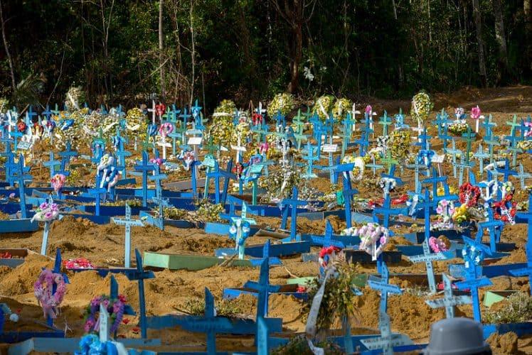 Prefeitura de Manaus realiza programação especial em cemitérios da cidade no Dia das Mães