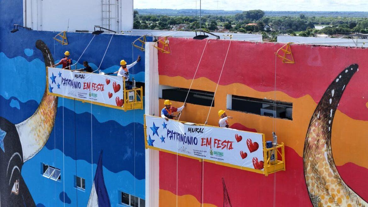 57º Festival de Parintins: Bumbódromo recebe time de artistas para pintura da marca oficial do evento