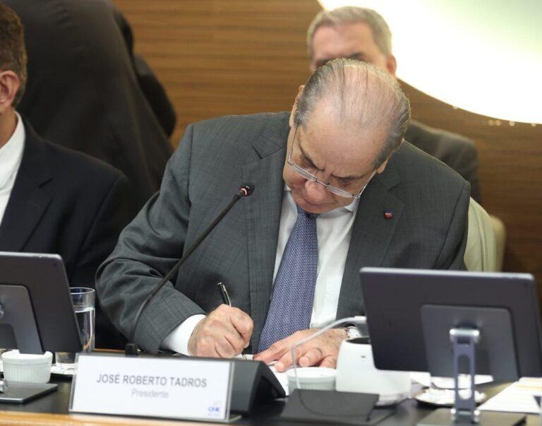 Presidente da CNC assina documento em apoio à Fecomércio-RS para ações de apoio no Estado