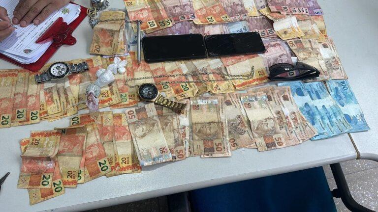 Polícias prendem dupla com drogas e dinheiro em espécie, em Urucurituba
