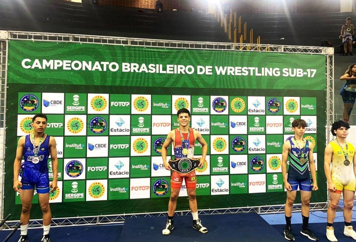 Atleta do “Manaus Olímpica” conquista título brasileiro sub-17 de Wrestling em Aracaju