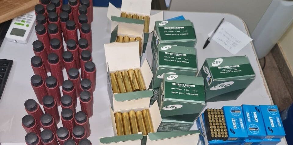 Polícia apreende munições e materiais para produção de munição, em Ipixuna