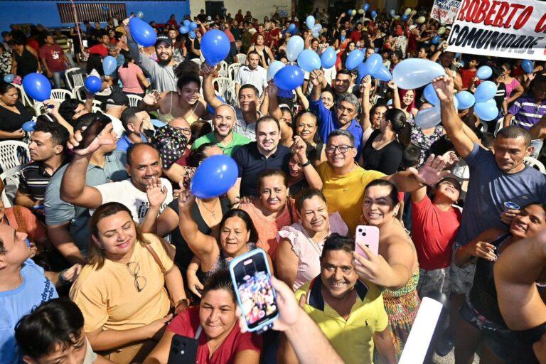Na zona Norte, Roberto Cidade, pré-candidato à Prefeitura de Manaus, alerta população sobre as obras que só aparecem às vésperas da eleição
