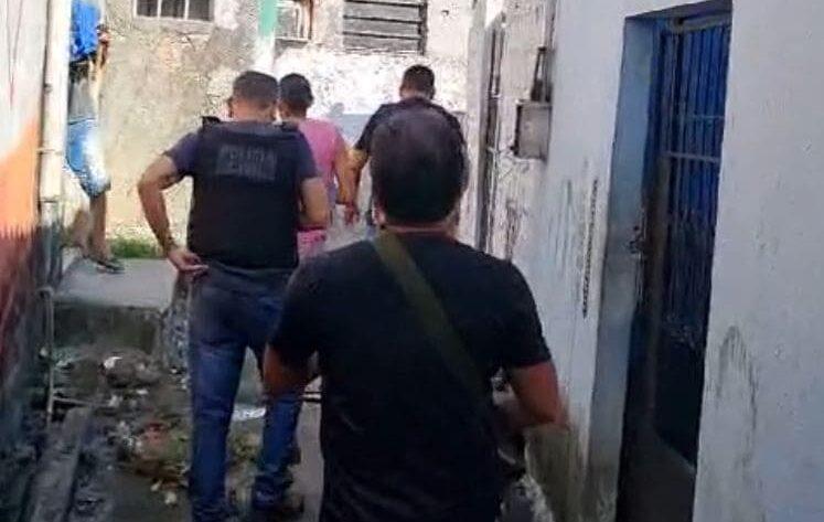 Polícia Civil prende mulher por prostituir as filhas adolescentes, em Manaus