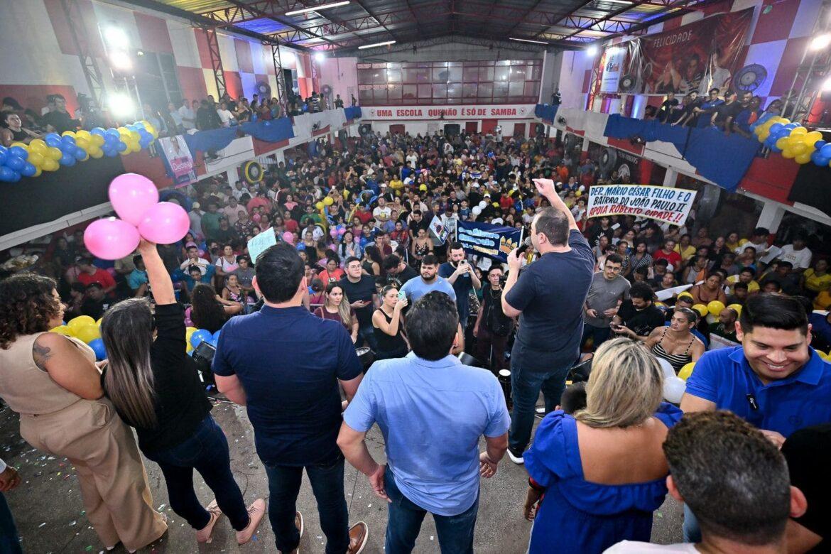 População lota quadra de escola de samba na zona Leste para escutar as propostas do pré-candidato Roberto Cidade para Manaus