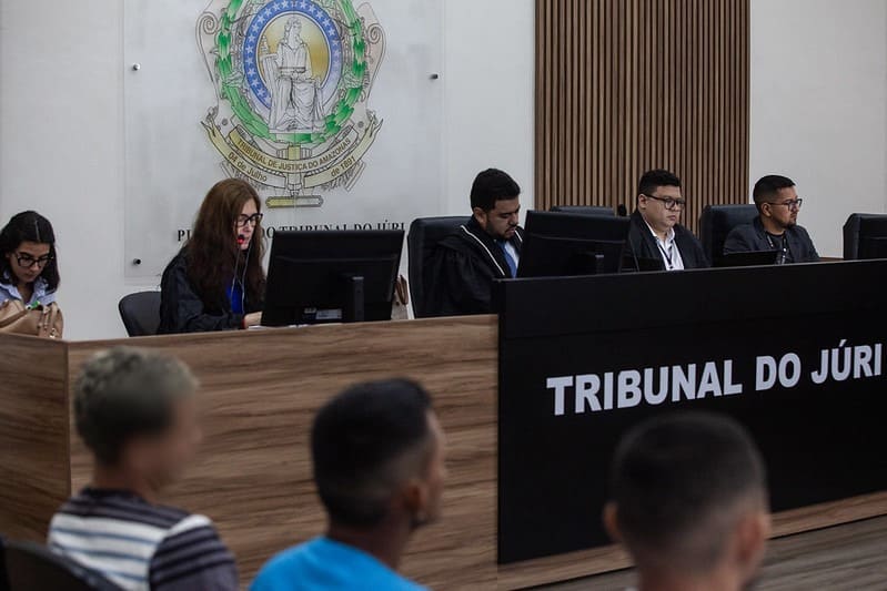 Quatro acusados da morte de líder comunitária são condenados em julgamento no Tribunal do Júri