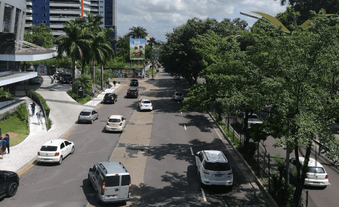 Trecho da avenida Umberto Calderaro Filho recebe intervenção para implantação de rede de esgoto a partir de segunda-feira, (15)