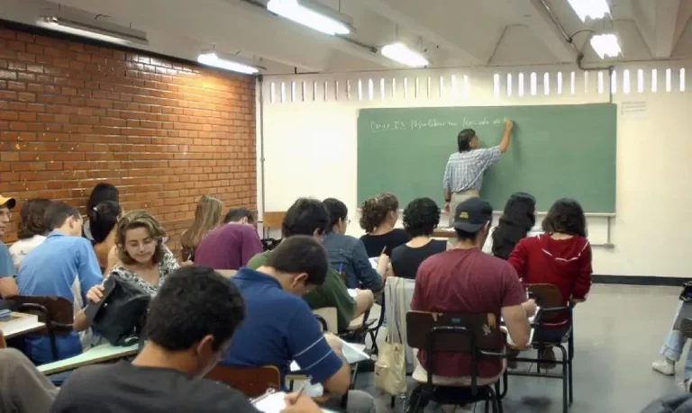 MEC confirma Pé-de-Meia Licenciatura para estudantes do Enem 2024; valor será de R$ 1.050 por mês