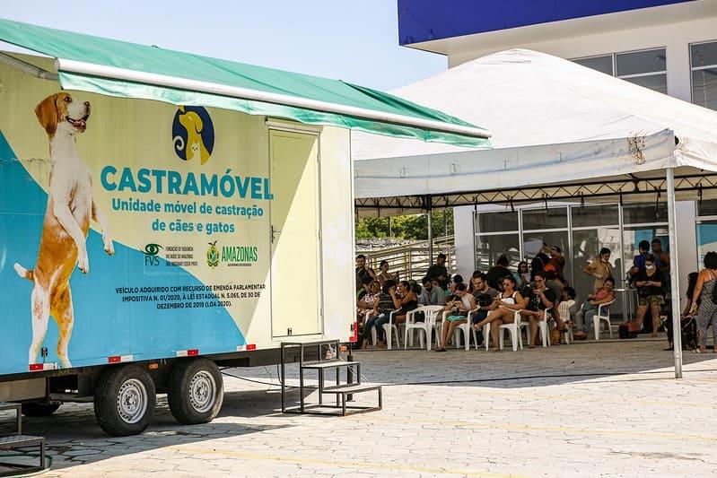 Castramóvel realiza ação itinerante no Shopping São José