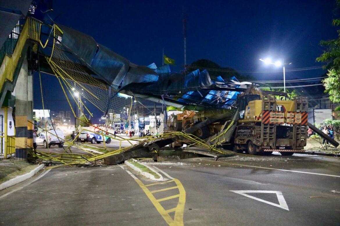 Trecho da avenida Torquato Tapajós é interditada após colisão de carreta, neste sábado (6)